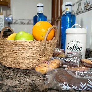 Apartamento Entero, A Diez Minutos De La Juderia, Cochera Opcional, Córdoba